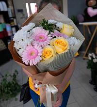 Букет цветов из:  Герберы, Розы и Хризантемы в Караваево