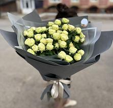 Букет Белые кустовые розы Солинеро в Караваево